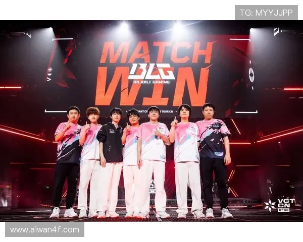 《全球电竞赛事迎来新纪元 各大战队争夺年度总冠军头衔》 《全球电竞赛事迎来新纪元 各大战队争夺年度总冠军头衔》