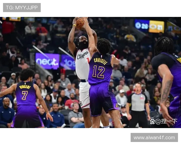 NBA焦点大战激发季后赛格局巨变双方核心对决再掀热潮风云再起 NBA焦点大战激发季后赛格局巨变双方核心对决再掀热潮风云再起