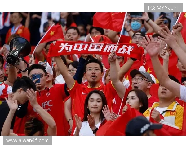 中国男足迎来新帅首秀世预赛关键战引发球迷关注全国媒体热议表现