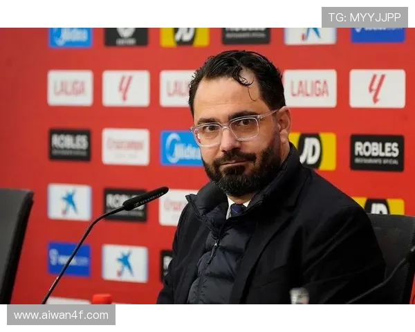 塞维利亚俱乐部新赛季战略调整引发球迷与媒体持续关注